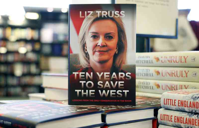 Truss fue objeto de burlas por el adelanto de £1,500 de su editorial británica, pero su libro se agotó de inmediato en Amazon