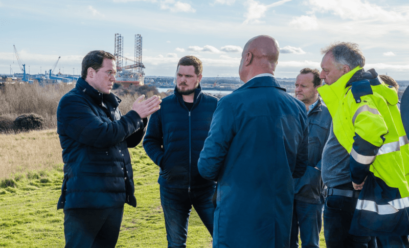 David Collard se reunió con Peter Rolton, el presidente ejecutivo de la start-up de baterías para vehículos eléctricos Britishvolt, en el sitio el año pasado